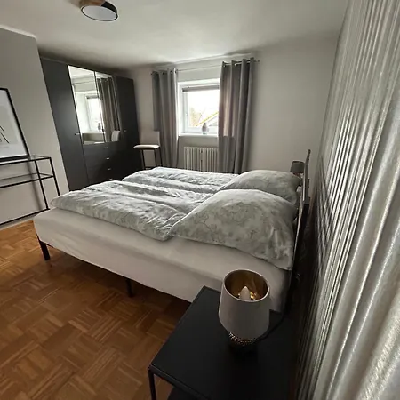 Schoene In Apartment *